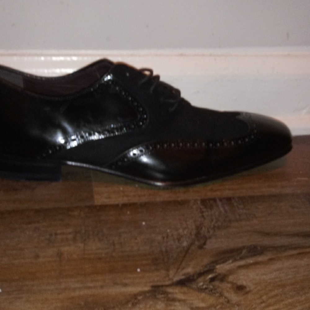 A black leather and seude men shoe